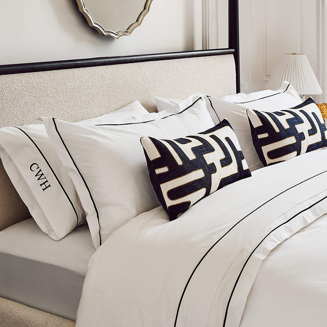 Arcata 4-Poster Black Wood and Ivory Upholstered Queen Bed