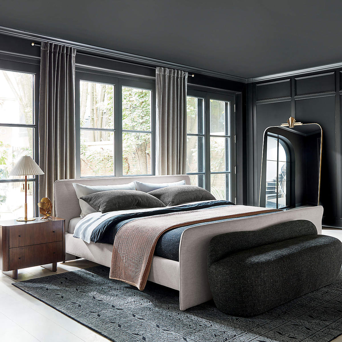 Camerano Cream Upholstered Queen Sleigh Bed